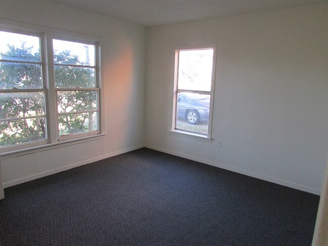 Building Photo - 1206 E 36th St