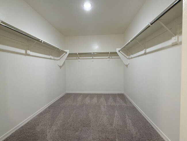 Building Photo - 5725 W Willow Rdg Dr