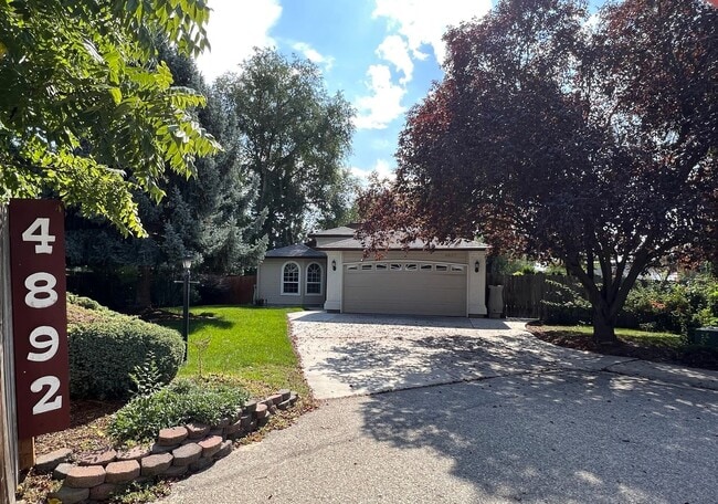 Building Photo - Adorable 3 bed 2 bath home in the Coventry Manor Subdivision just off W State St and N Hartford.