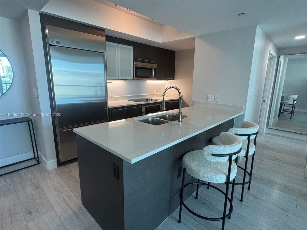 Building Photo - 500 Brickell Ave