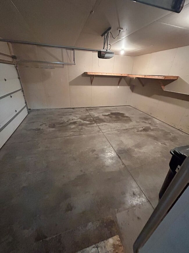 Building Photo - 3 Bed 2 Bath Twin home