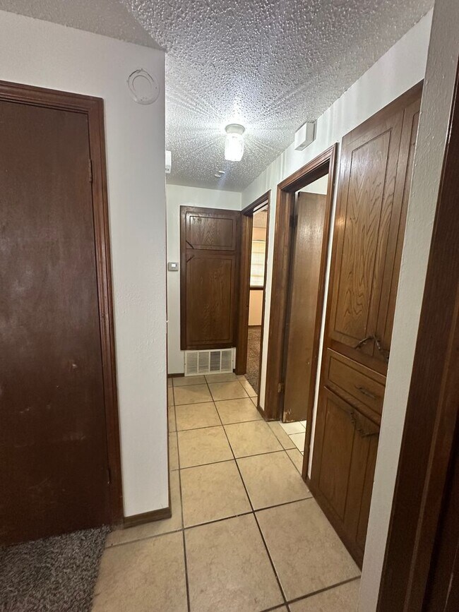 Building Photo - 4808 S Dimple Dr