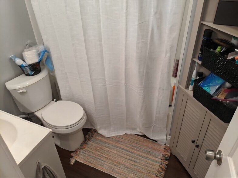 Bathroom. - 106 Atkinson St