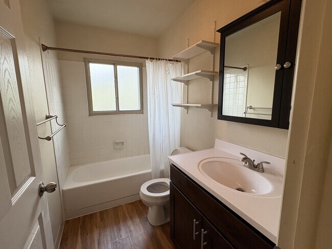 Building Photo - 230 Reed Ave