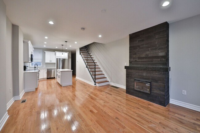 Building Photo - 1812 N Croskey St