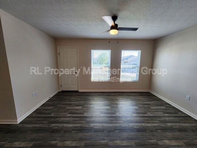 Building Photo - 37 Parkview Ave