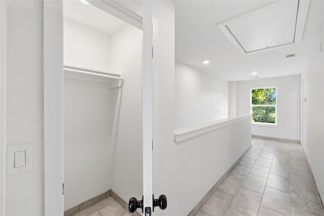 Building Photo - 6138 Brookfield Dr