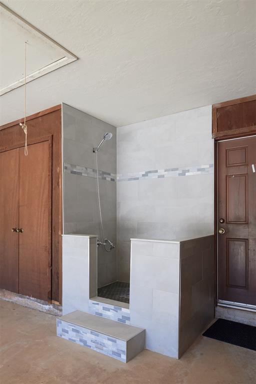 Building Photo - 2011 Trailview Ct