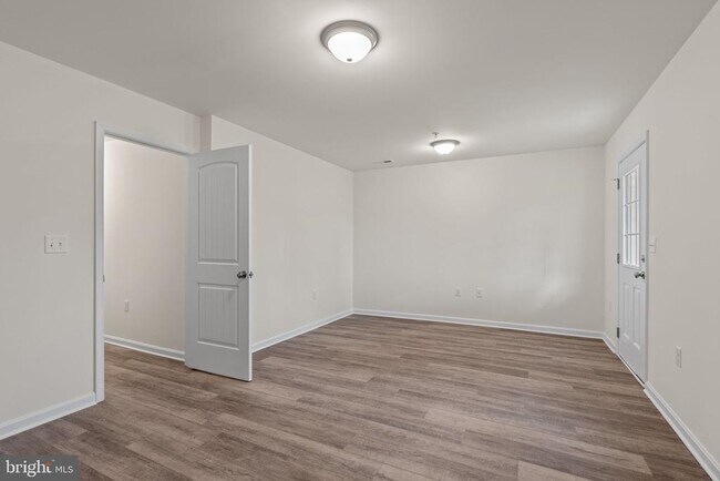 Building Photo - 2051 Ter Vw Ln