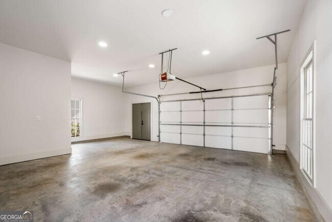 Building Photo - 160 4th St