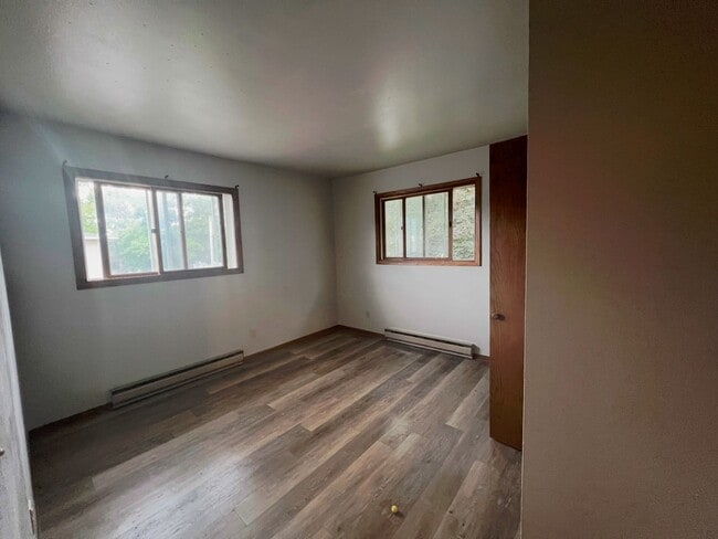 Building Photo - 915 Genrich St