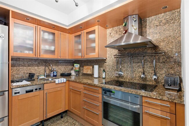 Building Photo - 1775 Washington Ave