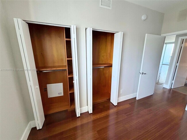 Building Photo - 601 NE 36th St