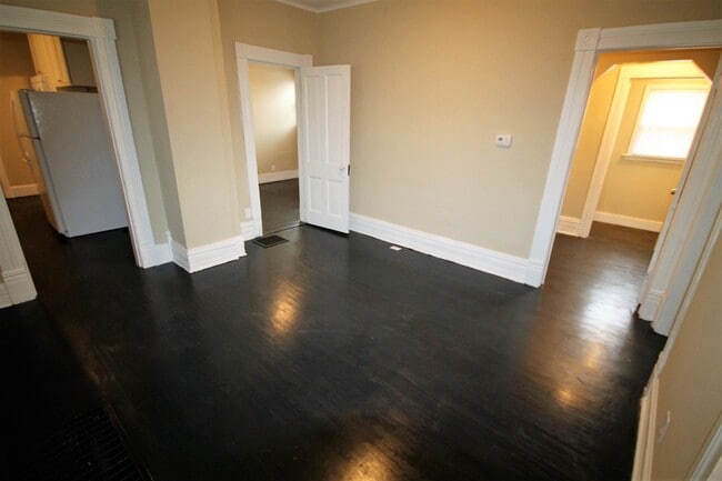 Building Photo - 27 E Duncan St