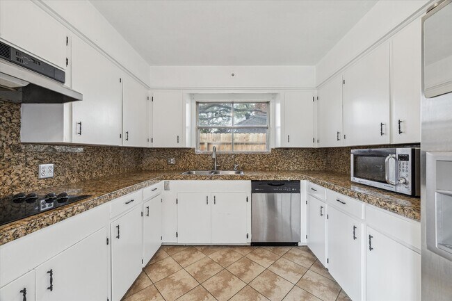 Building Photo - 3310 Longfield Cir