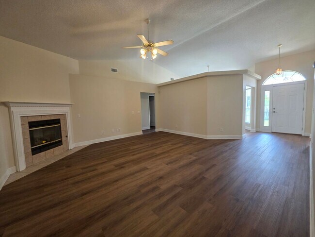Building Photo - 4BR/3BA home with shed close to Navy Feder...