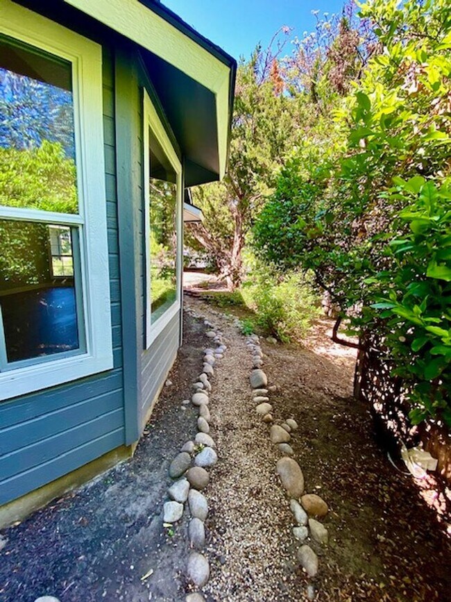 Building Photo - 4 Bedroom 2 bath Home in NW Boise