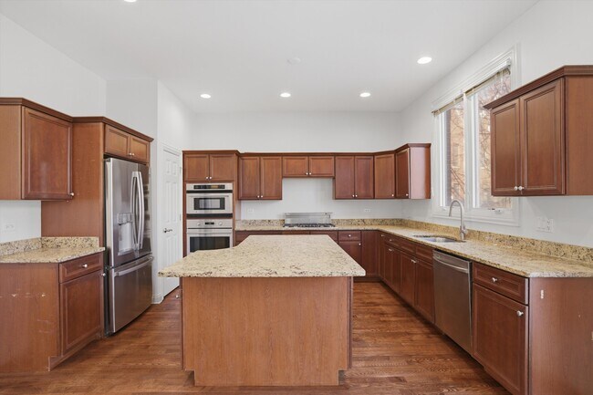 Building Photo - 1891 Admiral Ct