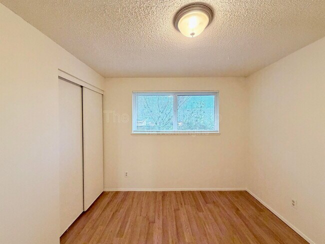 Building Photo - 13938 SE Powell Blvd