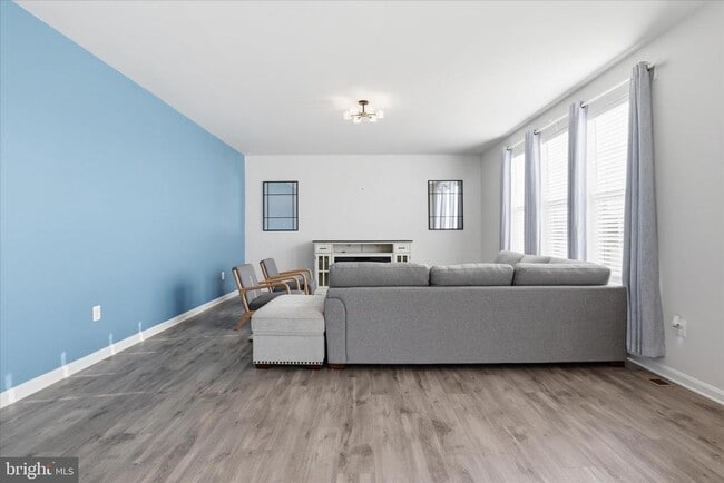 Building Photo - 889 Barksdale Dr