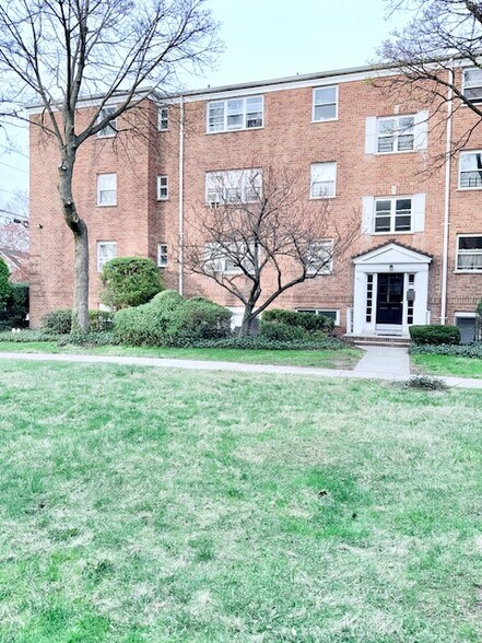 Building Photo - 397 Park Ave