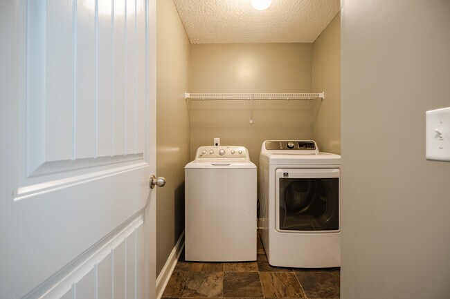 Building Photo - 717 Highgrove Ct