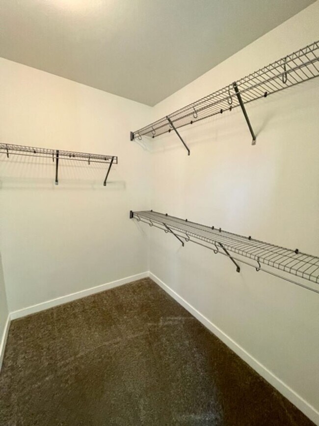Building Photo - 2981 NE Canoe Ct