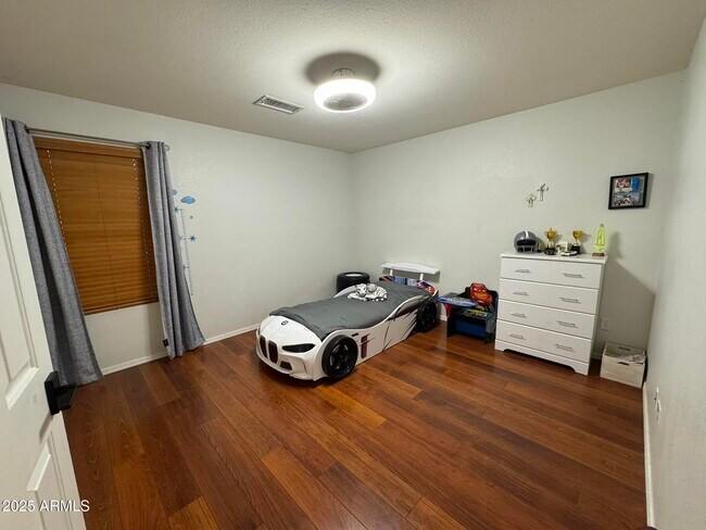 Building Photo - 820 N Owl Dr