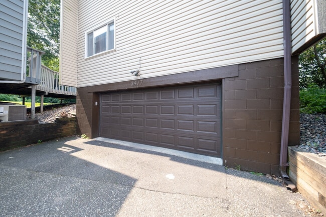 Building Photo - 3477 Pilgrim Ln N