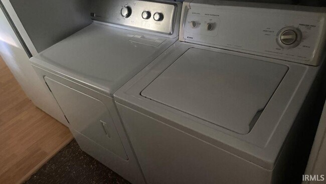 Building Photo - 2616 Willow Dr