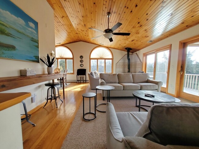Building Photo - Winter Rental: Wingaerchic (Dog-friendly!)