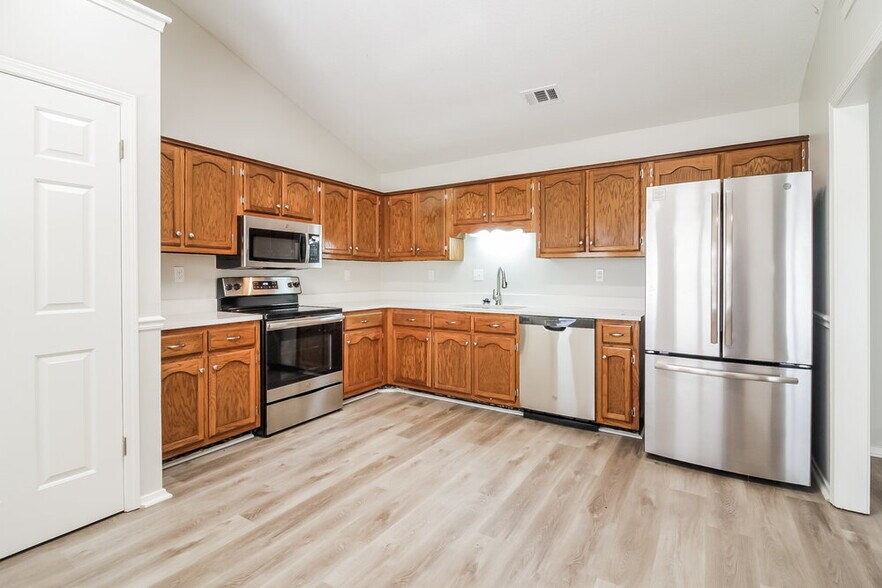 Building Photo - 7095 Brandee Dr