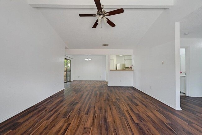 Building Photo - 9601 Holly Springs Dr