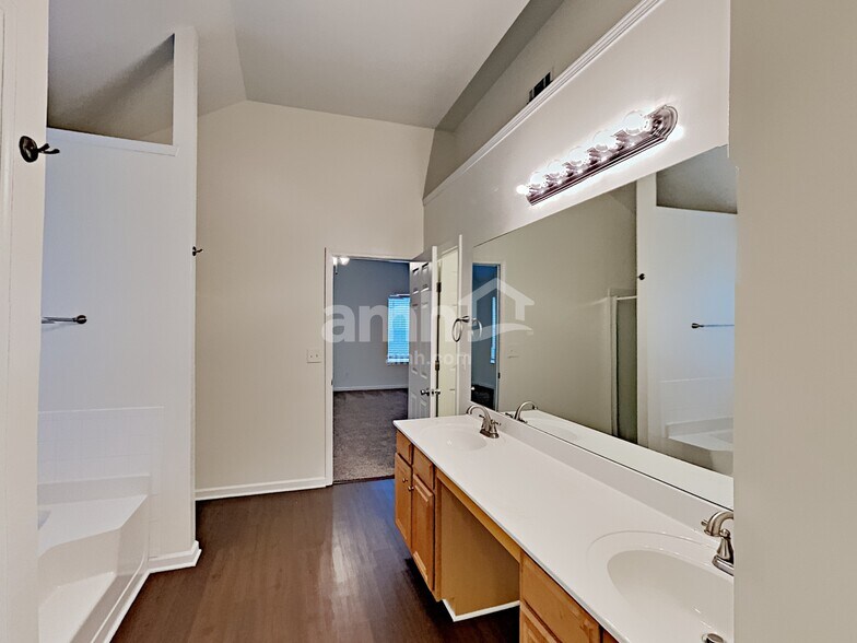 Building Photo - 412 Farmwood Way