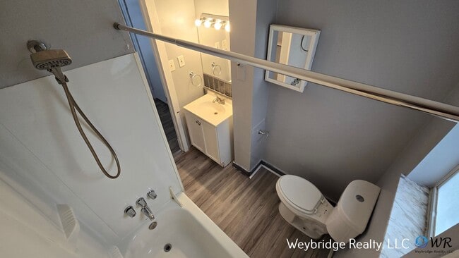 Building Photo - Spacious 3 Bedroom 1.5 Bath House in Price...
