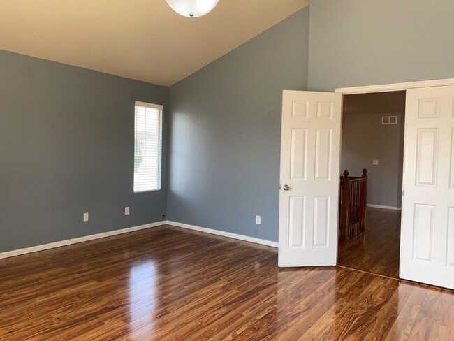 Building Photo - Beautiful 2-Story home near Ft Collins Country Club with easy access to I-25.