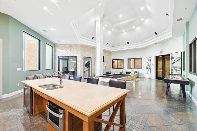 Building Photo - 5250 Town and Country Blvd