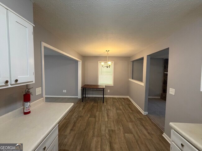Building Photo - 125 S Meadowcliff Cir