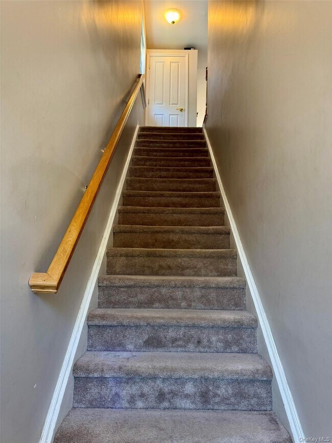 Building Photo - 25 Fairways Dr