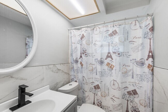 Building Photo - 7913 Raintree Dr