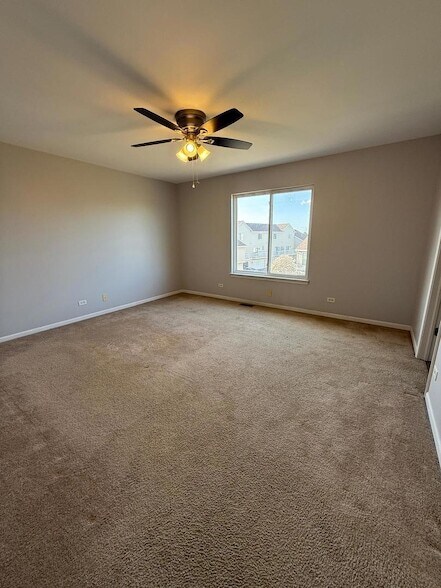 Building Photo - 1624 Fieldstone Dr N