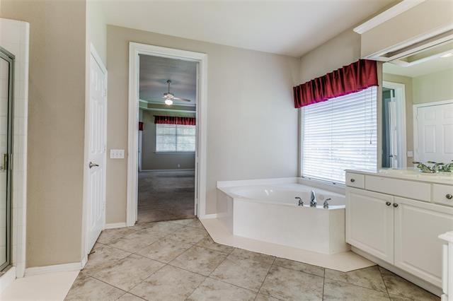 Building Photo - 216 Canyon Lake Dr