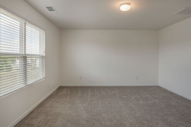 Building Photo - Beautiful 4bd 2.5ba home with Community Am...