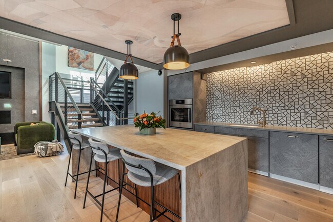 Building Photo - 28 Exeter St