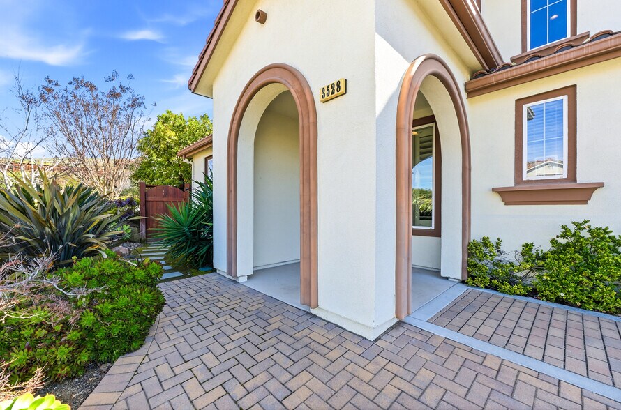 Building Photo - 3528 Ruby Pl