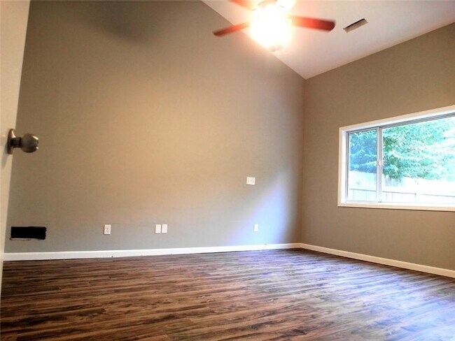 Building Photo - 4148 Fawn Ct NE