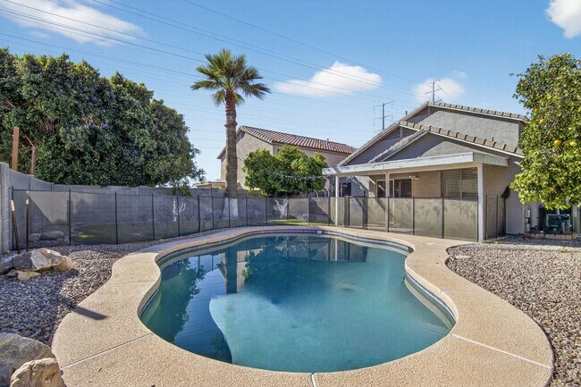 Building Photo - Gilbert Living with Private Pool