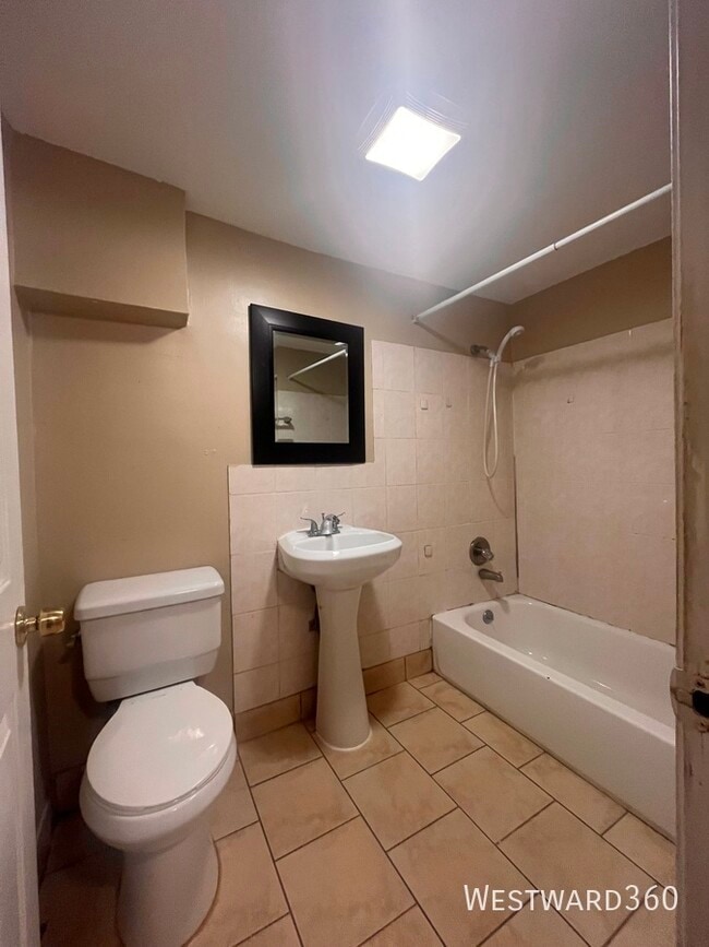 Building Photo - 1622 N 40th Ave