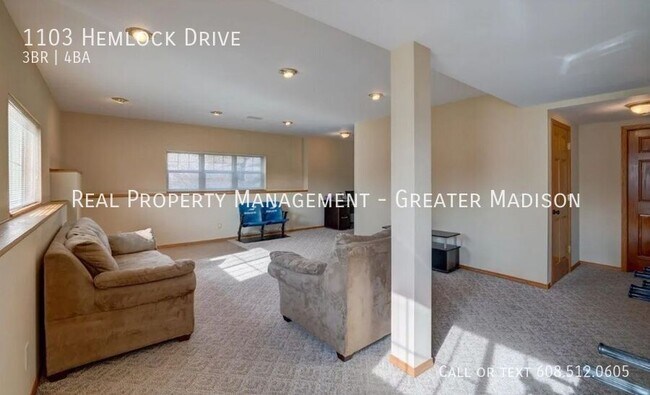 Building Photo - 1103 Hemlock Dr