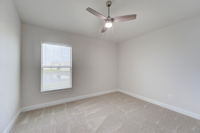 Building Photo - 5327 Vespera St